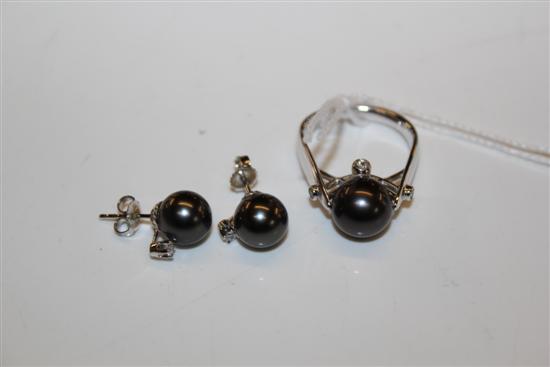 14K white gold ring set cultured grey pearl & small diamond & stud earrings en suite